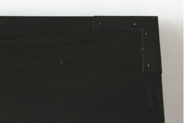 和製アンティーク　明治期　桐材　杉材　隠し付き　鶴亀など吉祥モチーフの透かし金具が目を惹くローチェスト(ローボード、引き出し、時代箪笥、収納箪笥、和たんす、和タンス)(R-061625)