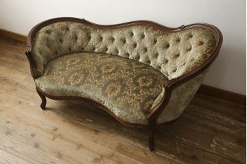 中古　カリモク家具(karimoku)　domani(ドマーニ)　Louis(ルイ)XVシリーズ　シェーズロング　流れる曲線が優雅なカウチソファ(二人掛け、2P、長椅子)(R-061635)