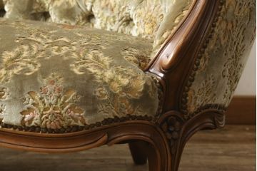 中古　カリモク家具(karimoku)　domani(ドマーニ)　Louis(ルイ)XVシリーズ　シェーズロング　流れる曲線が優雅なカウチソファ(二人掛け、2P、長椅子)(R-061635)