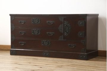 中古　筑後民芸　表面欅(ケヤキ)材　重厚な佇まいが魅力的なテレビ台(ローボード、ローチェスト、衣装箪笥、収納棚、戸棚、整理箪笥、和タンス、引き出し、テレビボード)(R-061636)