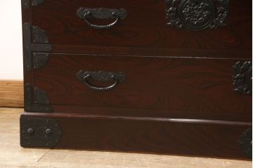 中古　筑後民芸　表面欅(ケヤキ)材　重厚な佇まいが魅力的なテレビ台(ローボード、ローチェスト、衣装箪笥、収納棚、戸棚、整理箪笥、和タンス、引き出し、テレビボード)(R-061636)