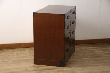 中古　国産　手造り民芸家具　内部厚手桐材　存在感のある金具と揺らぐ水面の様な木目がマッチした和箪笥(収納タンス、衣装たんす、整理箪笥、引き出し、サイドチェスト)(R-061637)