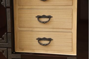中古　超美品　仙台箪笥　KB-7BD　表面欅(ケヤキ)材　内部桐材　木地呂漆塗り　重厚な佇まいが貫禄漂う四尺野郎箪笥(衣装タンス、和タンス、収納箪笥、引き出し)(定価約100万円)(R-061638)