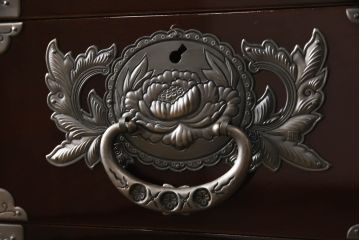 中古　超美品　仙台箪笥　KB-7BD　表面欅(ケヤキ)材　内部桐材　木地呂漆塗り　重厚な佇まいが貫禄漂う四尺野郎箪笥(衣装タンス、和タンス、収納箪笥、引き出し)(定価約100万円)(R-061638)