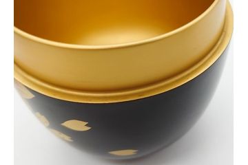 輪島塗　蒔絵　春秋　桜と紅葉の共演美が目を引く棗(共箱付き、金地、茶器、漆器、漆工芸)(R-061653)