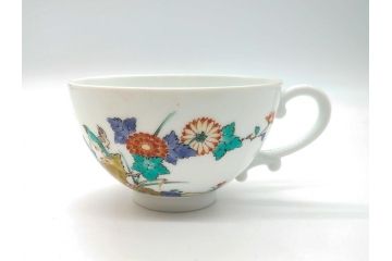 人間国宝　十四代　酒井田柿右衛門　錦　菊鳥文　紅葉椀　カップ&ソーサー(共箱付き、濁手、磁器、陶磁器、色絵、作家物、C&S)(R-061656)