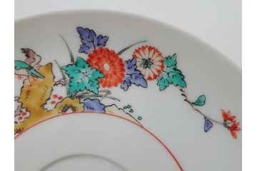 人間国宝　十四代　酒井田柿右衛門　錦　菊鳥文　紅葉椀　カップ&ソーサー(共箱付き、濁手、磁器、陶磁器、色絵、作家物、C&S)(R-061656)