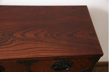 中古　美品　岩谷堂箪笥　漆塗り　重厚感のある立派な金具が威厳を放つ車箪笥(和箪笥、和タンス、衣装たんす、収納タンス、引き出し)(R-061657)