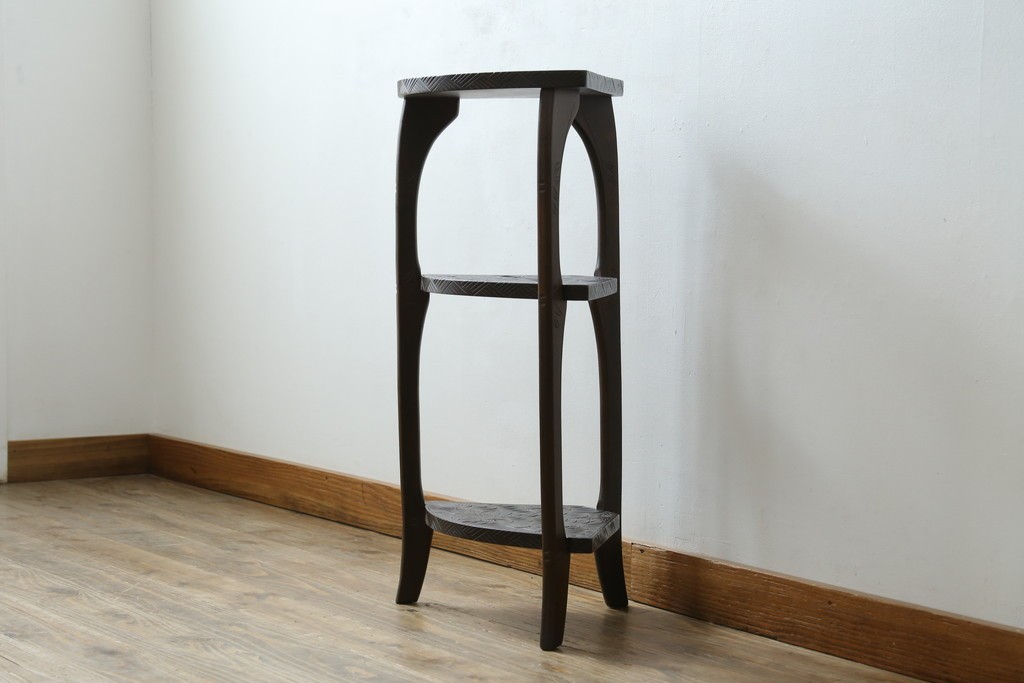 中古　伝統工芸　日光彫り　ダイナミックな花の意匠が存在感のあるコーナーラック　(R-061658)