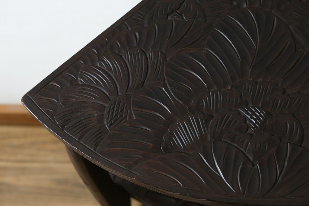 中古　伝統工芸　日光彫り　ダイナミックな花の意匠が存在感のあるコーナーラック　(R-061658)