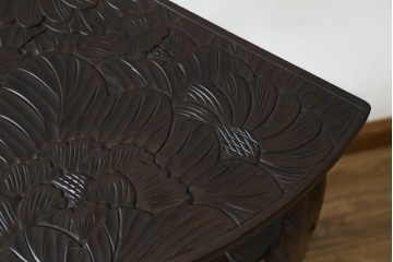 中古　伝統工芸　日光彫り　ダイナミックな花の意匠が存在感のあるコーナーラック　(R-061658)