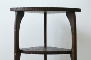 中古　伝統工芸　日光彫り　ダイナミックな花の意匠が存在感のあるコーナーラック　(R-061658)