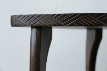 中古　伝統工芸　日光彫り　ダイナミックな花の意匠が存在感のあるコーナーラック　(R-061658)