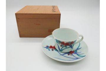 今泉今右衛門　色鍋島　今泉今右衛門窯　錦露草絵　紅葉椀　カップ&ソーサー(共箱付き、赤絵、色絵付、C&S)(R-061659)