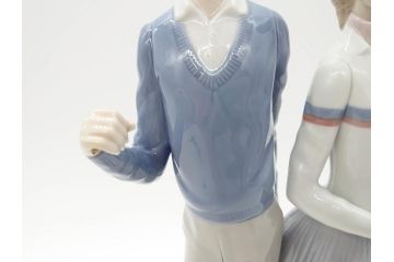 スペイン　リヤドロ　LLADRO　ゴルフのカップル　躍動感溢れる造りが素敵なフィギュリン(箱なし、陶器人形、置物、オブジェ)(R-061660)