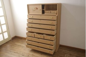 中古　伝統工芸士・中田静夫作　花の絵柄がかわいらしくも品を感じさせる紀州箪笥(大丸、桐たんす、衣装箪笥、和タンス、引き出し)(定価約220万円)(R-061669)