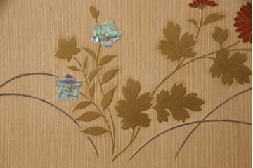 中古　伝統工芸士・中田静夫作　花の絵柄がかわいらしくも品を感じさせる紀州箪笥(大丸、桐たんす、衣装箪笥、和タンス、引き出し)(定価約220万円)(R-061669)