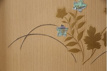 中古　伝統工芸士・中田静夫作　花の絵柄がかわいらしくも品を感じさせる紀州箪笥(大丸、桐たんす、衣装箪笥、和タンス、引き出し)(定価約220万円)(R-061669)
