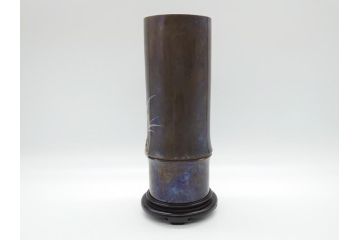 金工　三越　銅製　銀象嵌　竹笹図　花瓶(台座付き、花入、花器、贈呈品、茨城県酒造組合)(R-061674)
