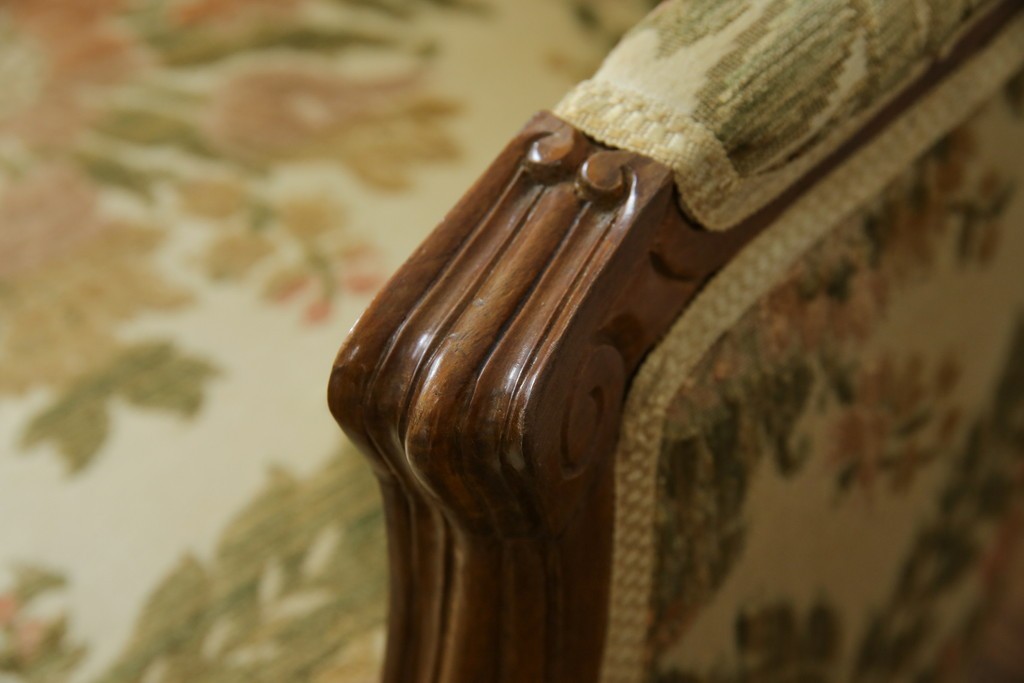 フランスアンティーク　エレガントな空間を演出する1人掛けソファ　(R-061677)