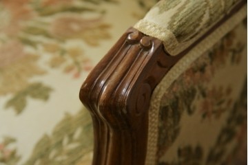 フランスアンティーク　エレガントな空間を演出する1人掛けソファ　(R-061677)