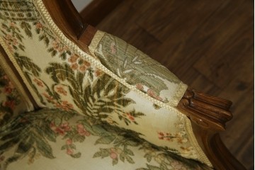 フランスアンティーク　エレガントな空間を演出する1人掛けソファ　(R-061677)