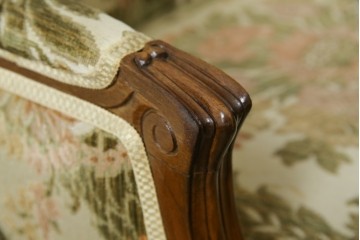 フランスアンティーク　エレガントな空間を演出する1人掛けソファ　(R-061677)