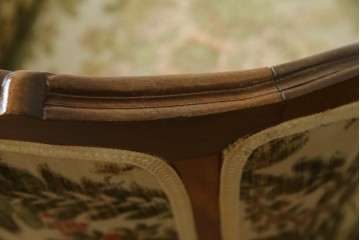 フランスアンティーク　エレガントな空間を演出する1人掛けソファ　(R-061677)