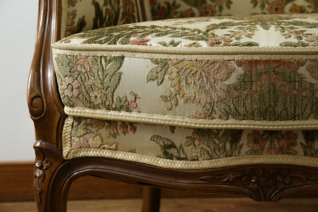 フランスアンティーク　エレガントな空間を演出する1人掛けソファ　(R-061677)