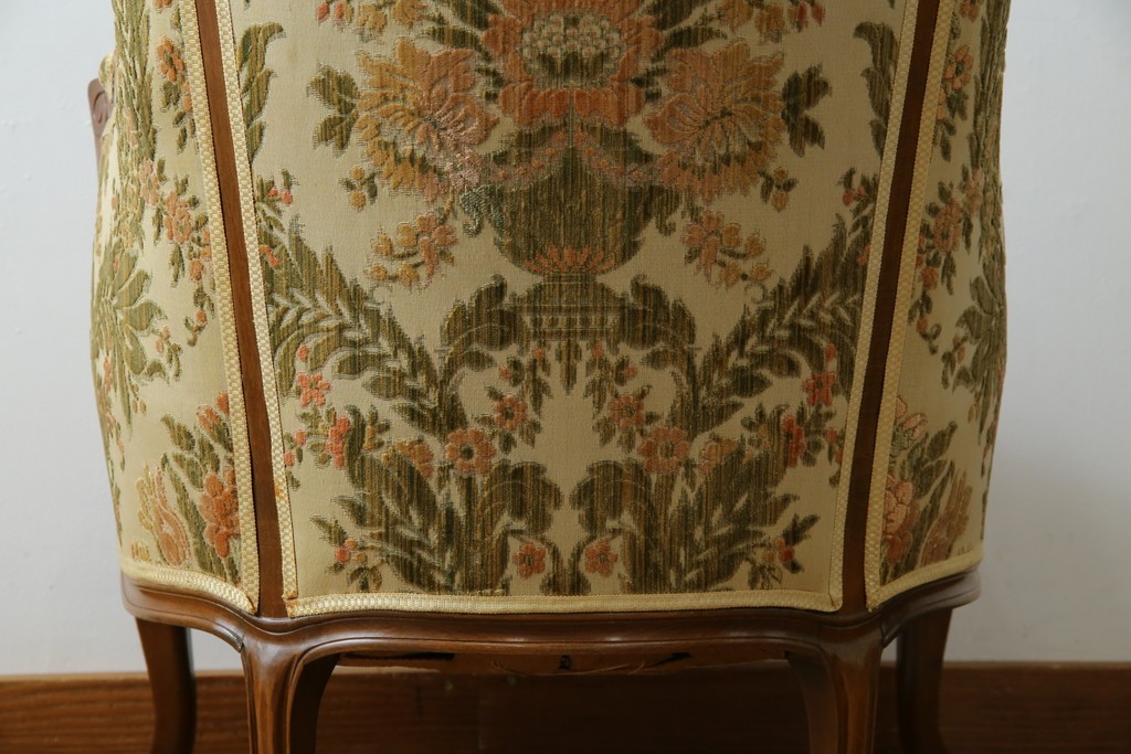 フランスアンティーク　エレガントな空間を演出する1人掛けソファ　(R-061677)