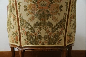 フランスアンティーク　エレガントな空間を演出する1人掛けソファ　(R-061677)