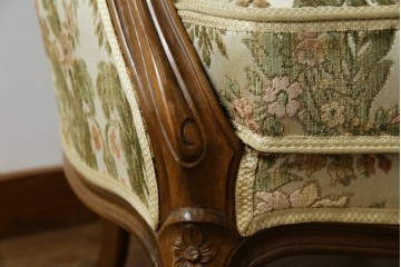 フランスアンティーク　エレガントな空間を演出する1人掛けソファ　(R-061677)