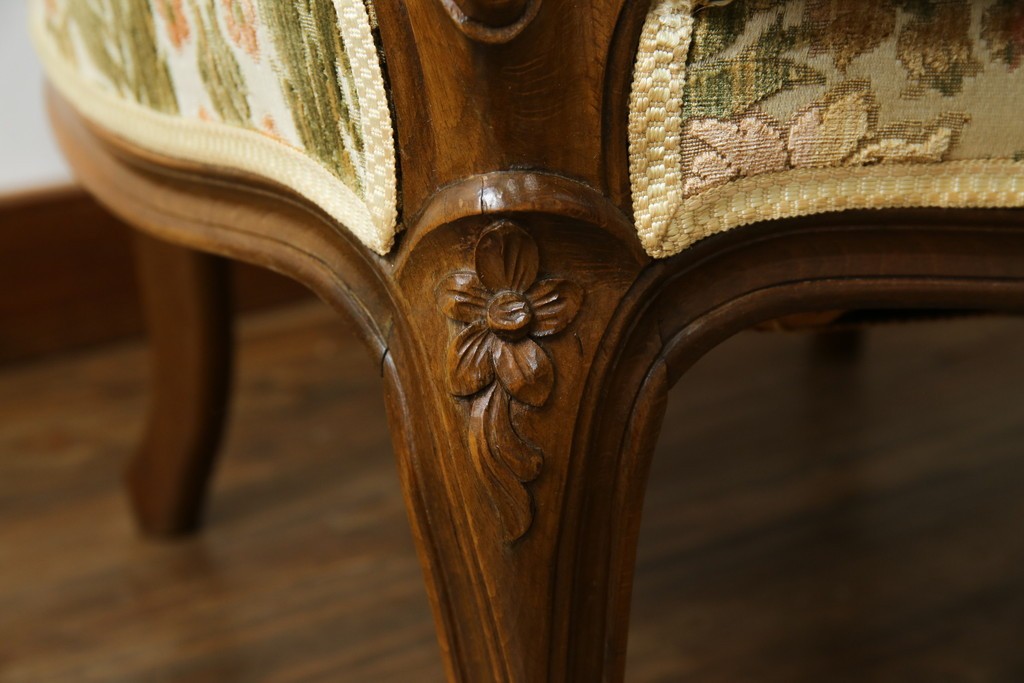 フランスアンティーク　エレガントな空間を演出する1人掛けソファ　(R-061677)