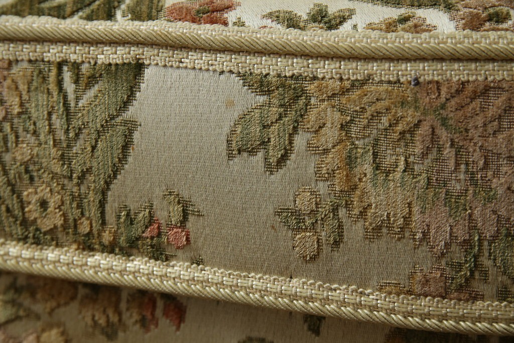 フランスアンティーク　エレガントな空間を演出する1人掛けソファ　(R-061677)