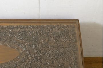アジアンビンテージ　隅々まで施された繊細な彫刻が美しいセンターテーブル(ローテーブル、リビングテーブル、ヴィンテージ)(R-061679)