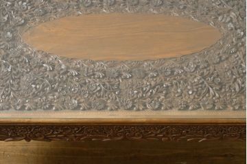 アジアンビンテージ　隅々まで施された繊細な彫刻が美しいセンターテーブル(ローテーブル、リビングテーブル、ヴィンテージ)(R-061679)