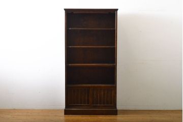 中古　北海道民芸家具　シンプルながらもクラシカルな雰囲気漂う本棚(ブックシェルフ、飾り棚、収納棚、ブックケース、キャビネット)(R-061681)