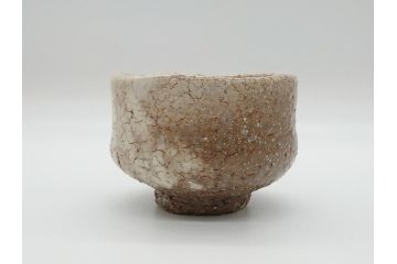 玉村松月　萩焼　抹茶碗　奥深い味わいが感じられる茶碗(共箱付き、茶器、茶道具、和食器、高麗焼)(R-061684)