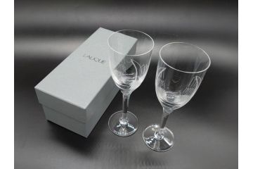 フランス　LALIQUE(ラリック)　アンジュ　天使　シャンパンフルート　上品で洗練されたワイングラス2客セット(1客は箱無し、Marc Lalique、マーク・ラリック、クリスタル)(R-061692)