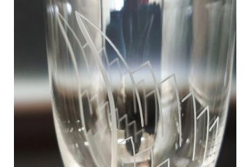 フランス　LALIQUE(ラリック)　アンジュ　天使　シャンパンフルート　上品で洗練されたワイングラス2客セット(1客は箱無し、Marc Lalique、マーク・ラリック、クリスタル)(R-061692)