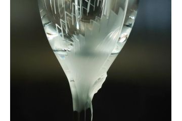 フランス　LALIQUE(ラリック)　アンジュ　天使　シャンパンフルート　上品で洗練されたワイングラス2客セット(1客は箱無し、Marc Lalique、マーク・ラリック、クリスタル)(R-061692)