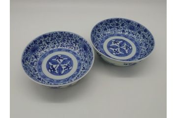江戸期　古伊万里　染付　二重角福　花唐草文　繊細な絵柄に魅了される4.6寸なます皿2枚セット(渦福、牡丹、小皿、和食器)(R-061694)