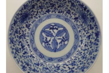 江戸期　古伊万里　染付　二重角福　花唐草文　繊細な絵柄に魅了される4.6寸なます皿2枚セット(渦福、牡丹、小皿、和食器)(R-061694)