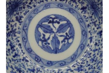 江戸期　古伊万里　染付　二重角福　花唐草文　繊細な絵柄に魅了される4.6寸なます皿2枚セット(渦福、牡丹、小皿、和食器)(R-061694)