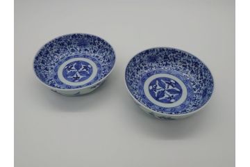 江戸期　古伊万里　染付　二重角福　花唐草文　繊細な絵柄に魅了される4.6寸なます皿2枚セット(渦福、牡丹、小皿、和食器)(R-061696)