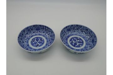 江戸期　古伊万里　染付　二重角福　花唐草文　繊細な絵柄に魅了される4.6寸なます皿2枚セット(渦福、牡丹、小皿、和食器)(R-061696)