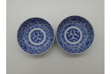 江戸期　古伊万里　染付　二重角福　花唐草文　繊細な絵柄に魅了される4.6寸なます皿2枚セット(渦福、牡丹、小皿、和食器)(R-061696)