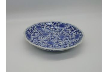 江戸期　古伊万里　染付　花唐草文　牡丹　6.3寸　約19cm　可憐な牡丹と小花がかわいい中皿(六寸三分、和皿、和食器、変形皿)(R-061698)