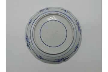 江戸期　古伊万里　染付　花唐草文　牡丹　6.3寸　約19cm　可憐な牡丹と小花がかわいい中皿(六寸三分、和皿、和食器、変形皿)(R-061698)