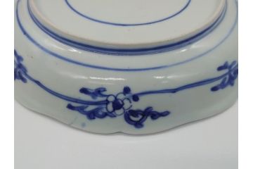 江戸期　古伊万里　染付　花唐草文　牡丹　6.3寸　約19cm　可憐な牡丹と小花がかわいい中皿(六寸三分、和皿、和食器、変形皿)(R-061698)